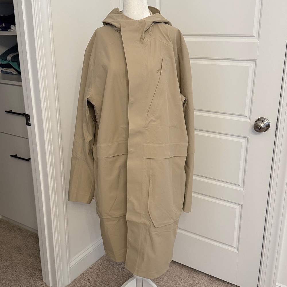 lululemon athletica Men's Long Raincoat